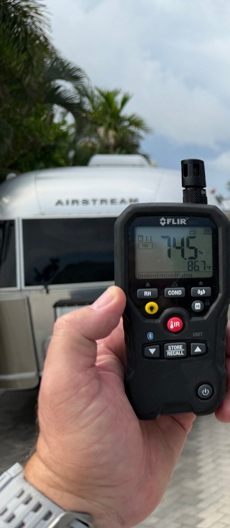 Outdoor relative-humidity reference measurement collected during a Pompano Beach mold inspection